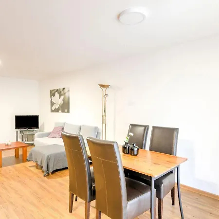 Comfortable With Indoor Swimming Pool And Jacuzzi *