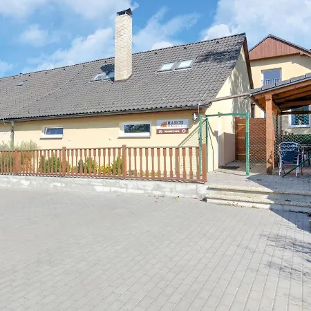 Comfortable With Indoor Swimming Pool And Jacuzzi