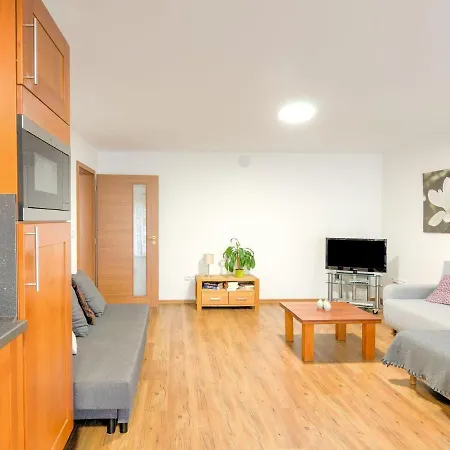 Comfortable With Indoor Swimming Pool And Jacuzzi
